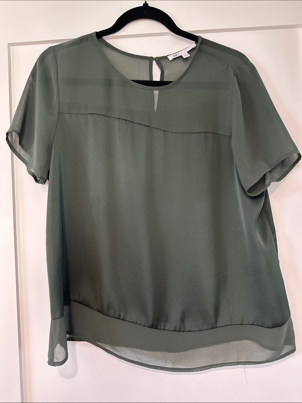 DR2 Olive Green Short Sleeve Keyhole Blouse